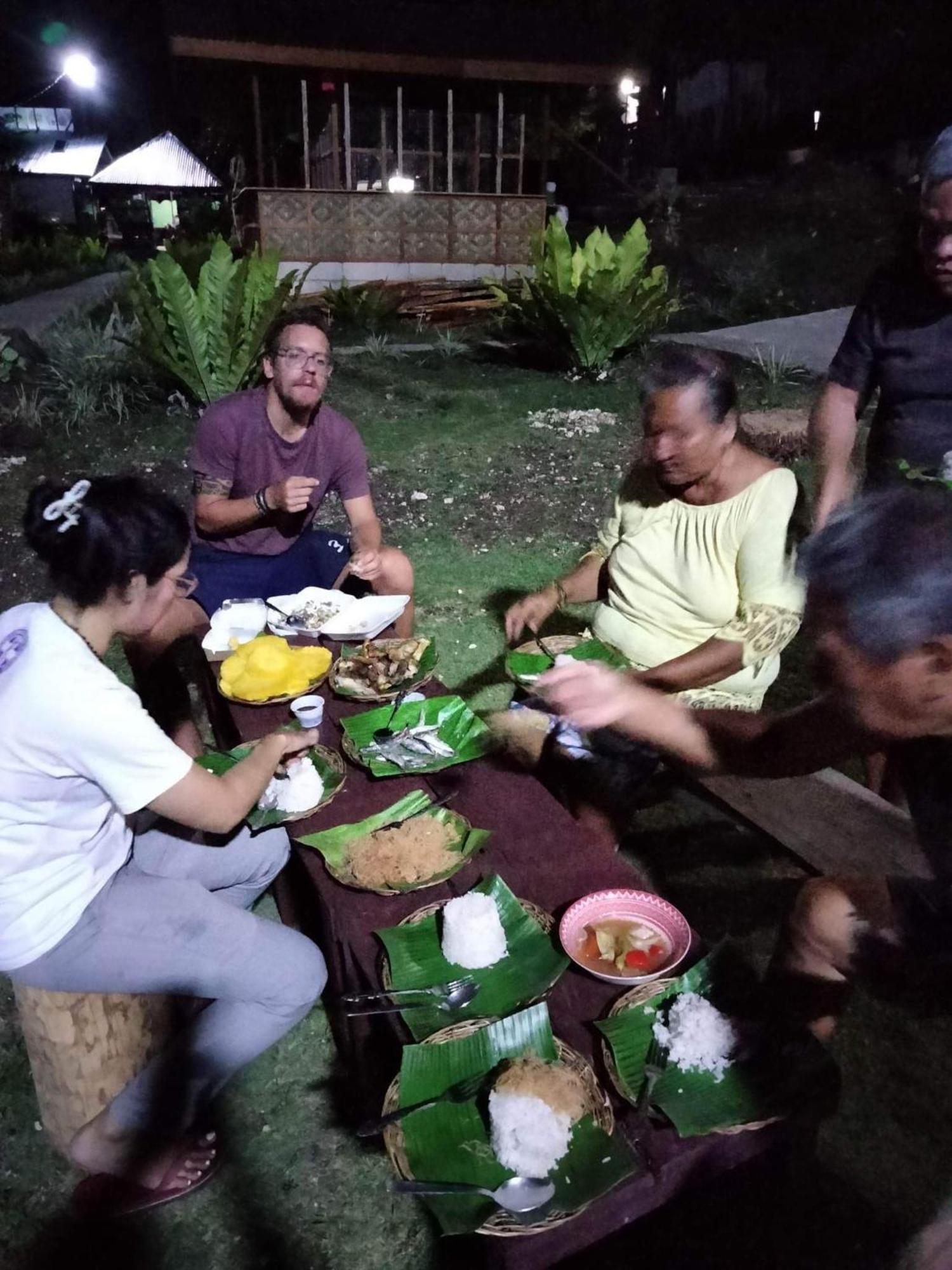 Roca'S Homestay Backpackers Chalet Batuan ภายนอก รูปภาพ