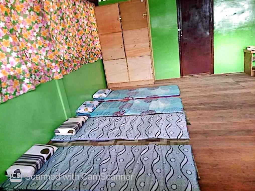 Roca'S Homestay Backpackers Chalet Batuan ภายนอก รูปภาพ