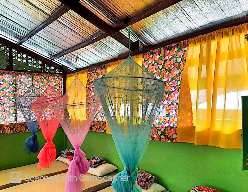 Roca'S Homestay Backpackers Chalet Batuan ภายนอก รูปภาพ