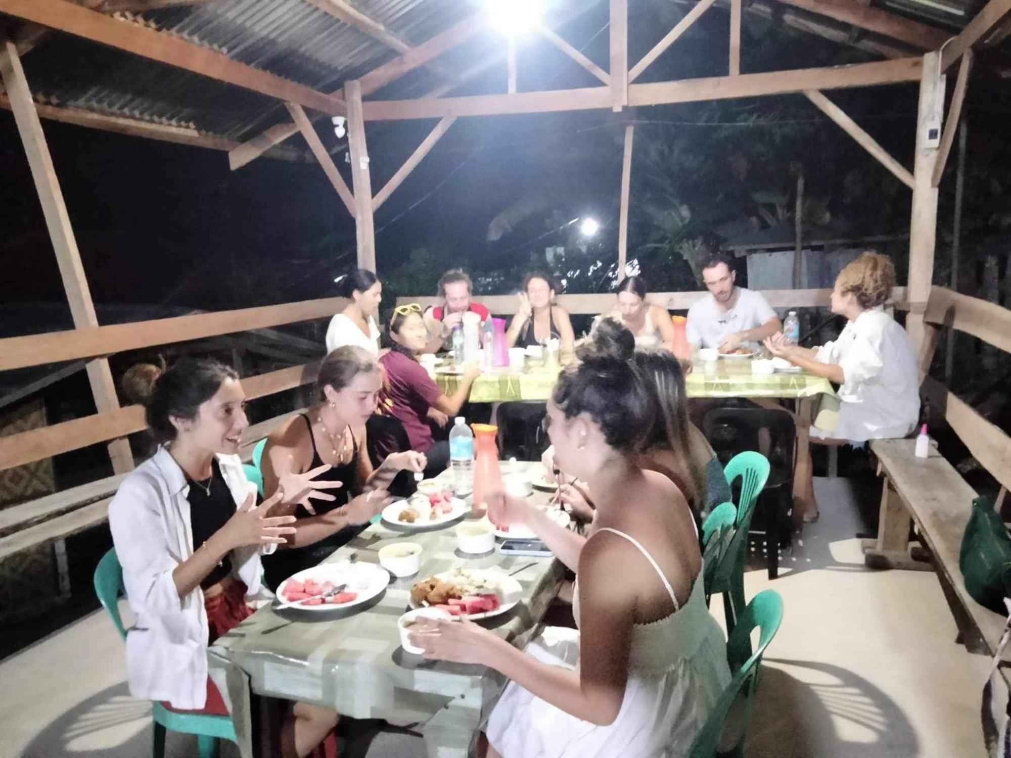 Roca'S Homestay Backpackers Chalet Batuan ภายนอก รูปภาพ